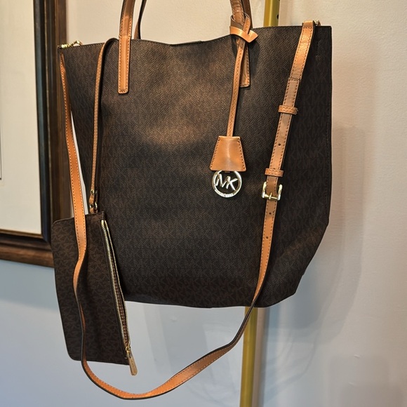 Michael Kors Brown Tote Bag with Pouch NWOT - Picture 4 of 14